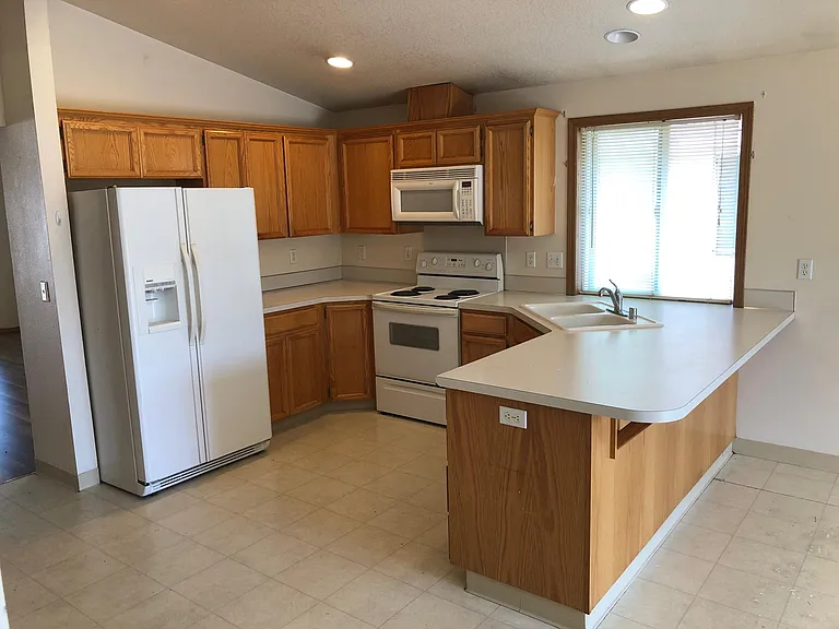 2912 NE Delancey Ct — Photo 10