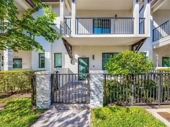 4856 NW 83rd Pkwy, Doral, FL 33166