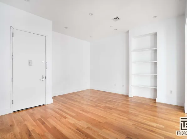 162 Throop Avenue image 4 of 6