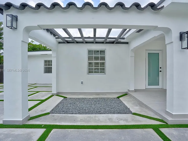 1920 SW 67th Ave — Photo 5