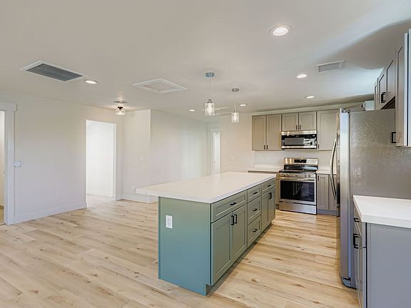 4th image of 663 Avenue D