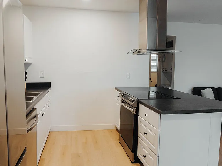 513 N 40th Ave — Photo 11