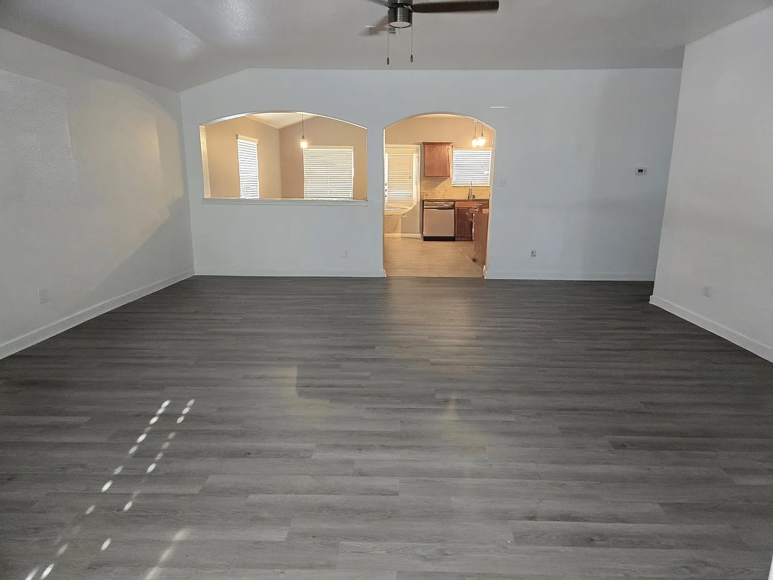 4 bed, 2000 sqft, $1,850 — Photo 2