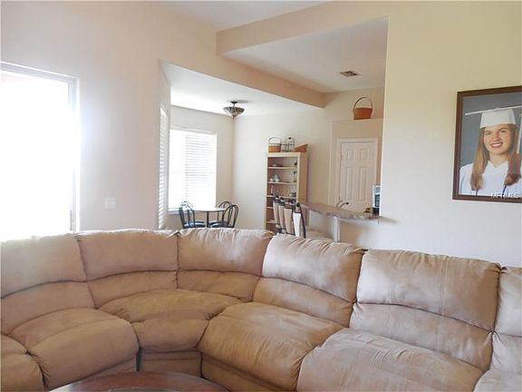 4th image of 253 Terranova Blvd