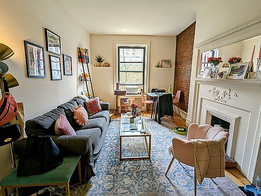 2nd image of 124 W 81st St APT 10