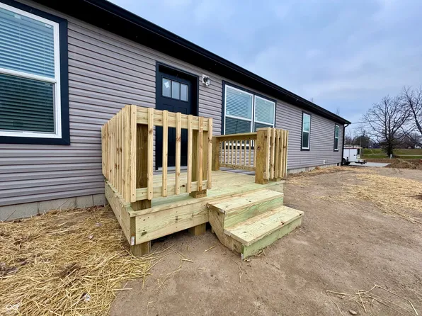 819 W Tanner St, Brownstown, IN 47220