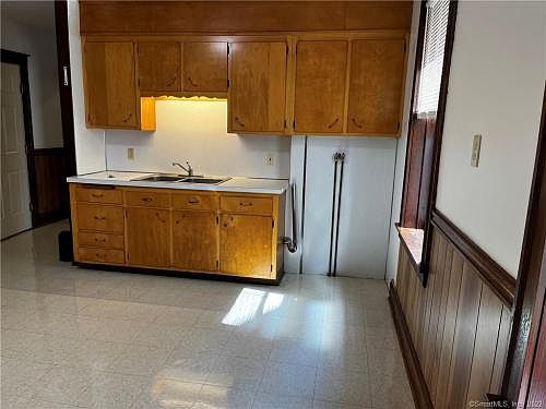 4th image of 127 Farmington Ave #1S