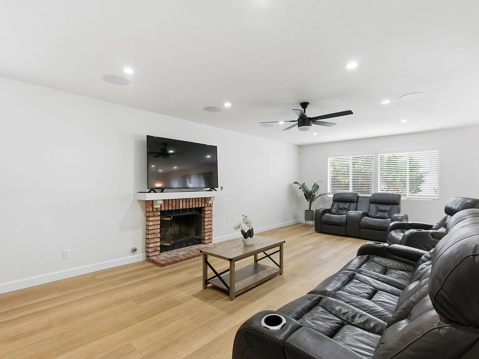 3 bed, 2.5 bath, 1631 sqft, $3,125 — Photo 4