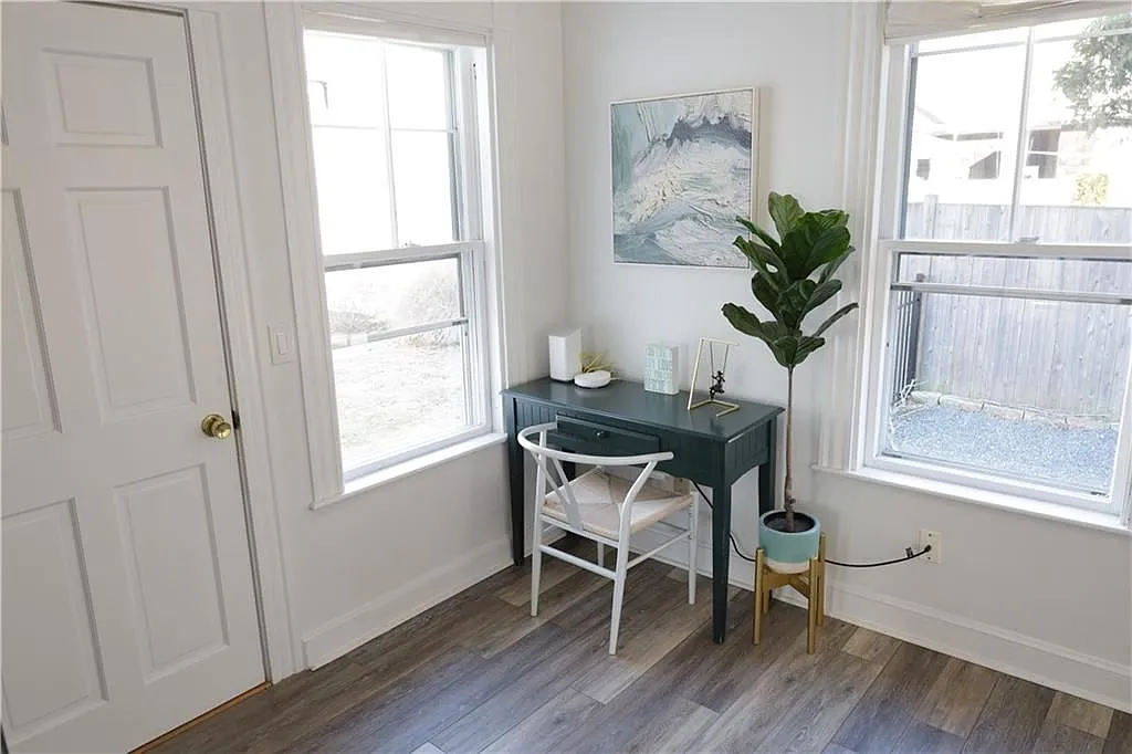 3 bed, 2.0 bath, 1560 sqft, $12,000 — Photo 2