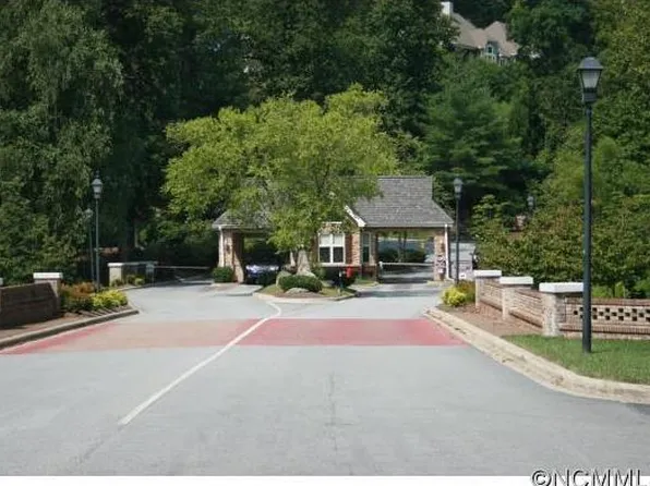 165 Preserve Ct, Hendersonville, NC 28791