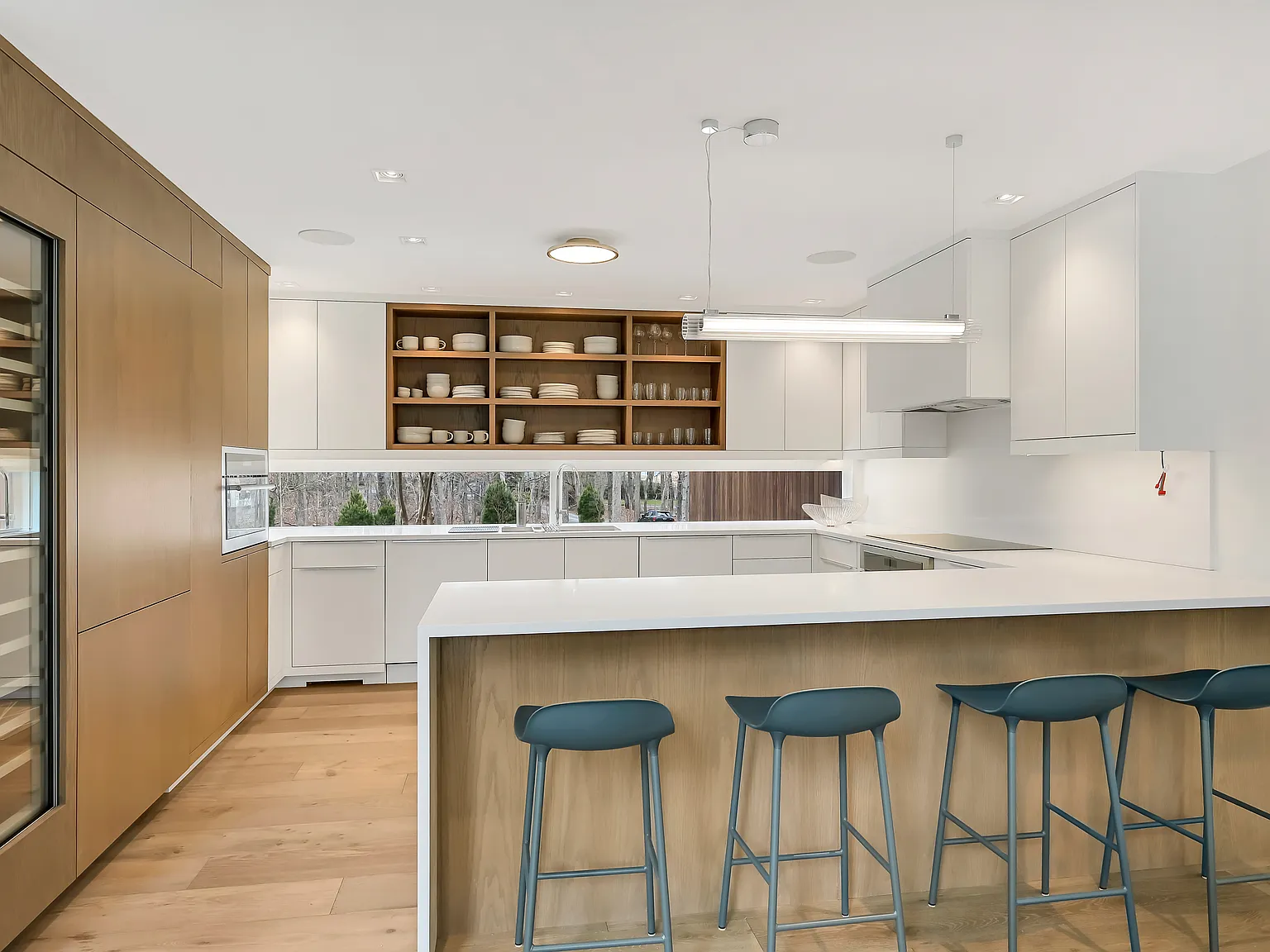 Sleek Modern by the Bay — Photo 4
