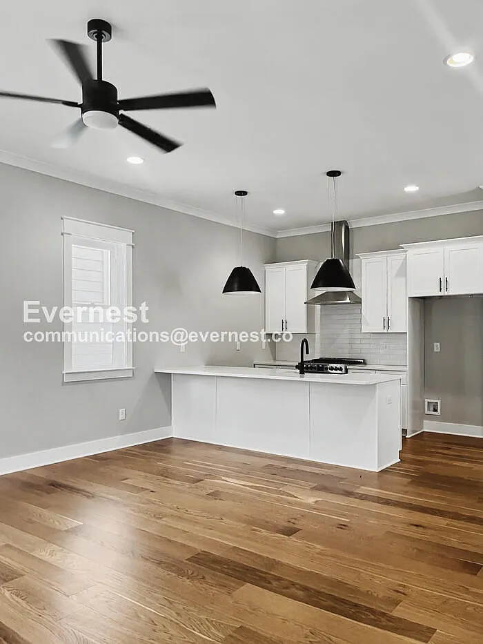 4 bed, 4.5 bath, 2203 sqft, $3,295 — Photo 4