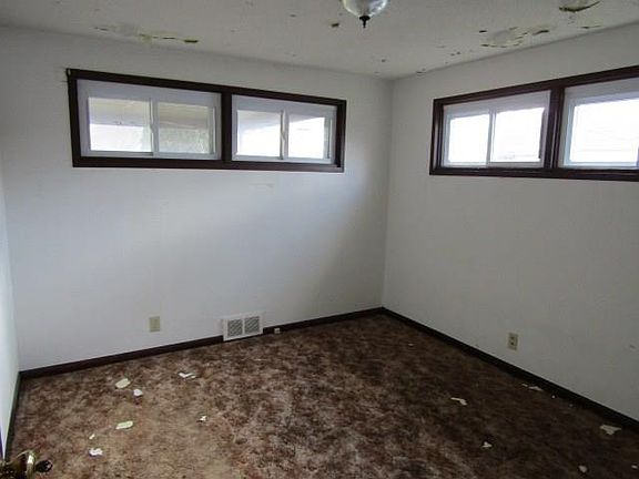 4th image of 816 W 1st Ave