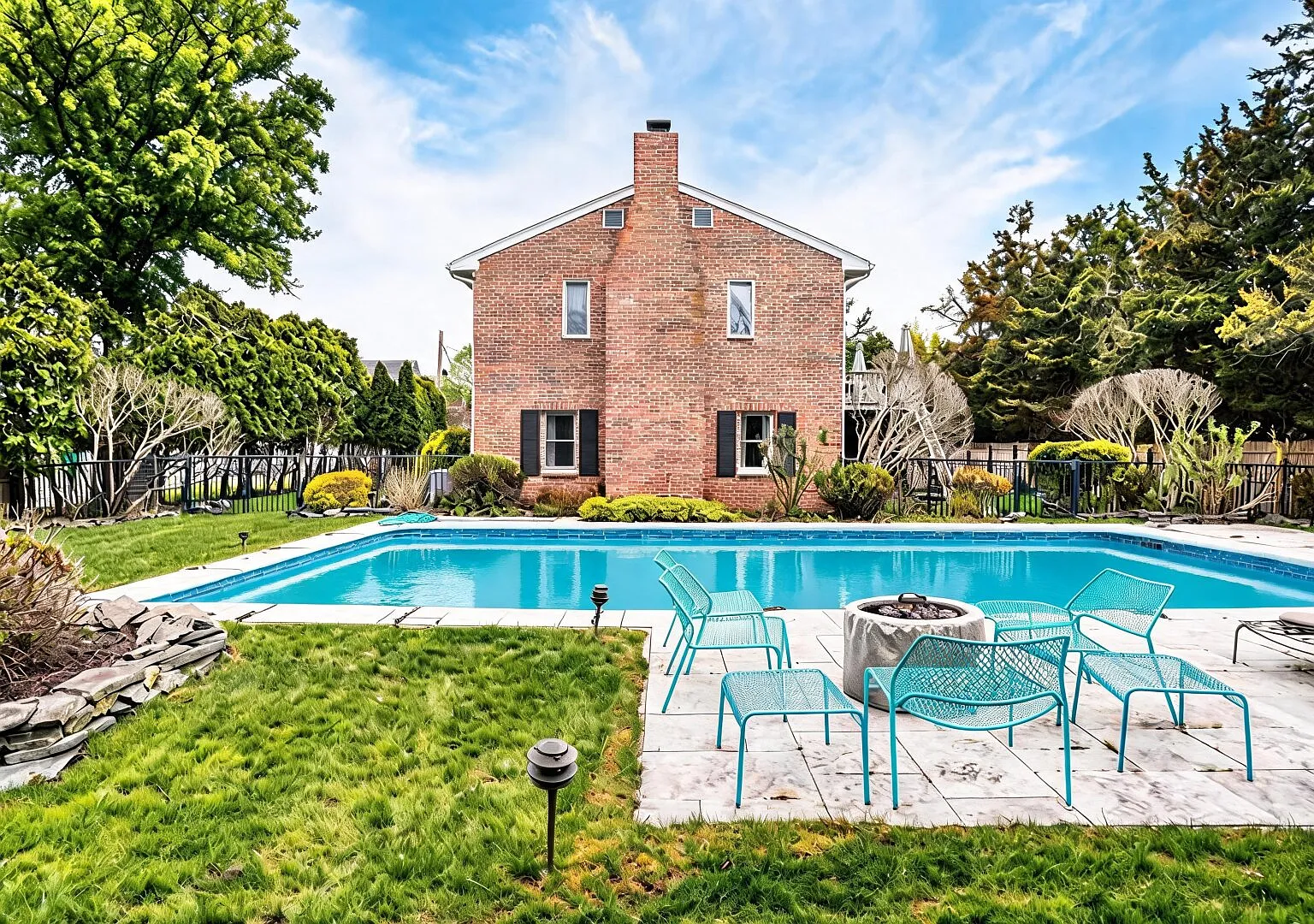 Timeless Shingled Hampton Bays Retreat with Private Heated Pool — Photo 2