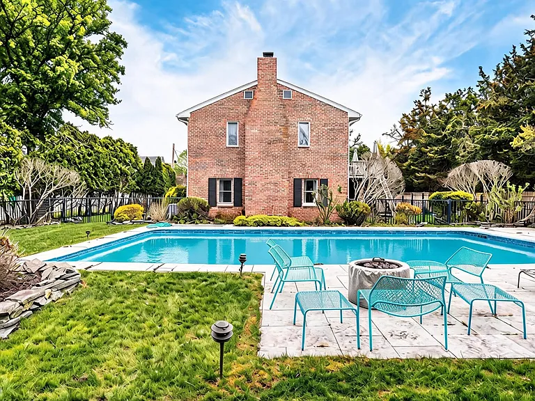 52 Shinnecock Rd #A — Photo 2