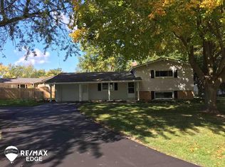 1043 Woodview Dr, Flint, MI 48507