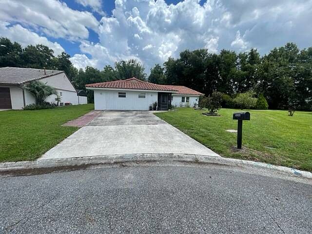 2nd image of 10111 Fairtree Ln
