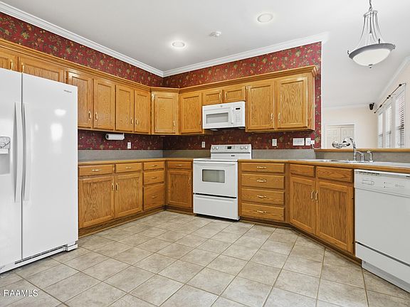 4th image of 2105 Jasmine Dr