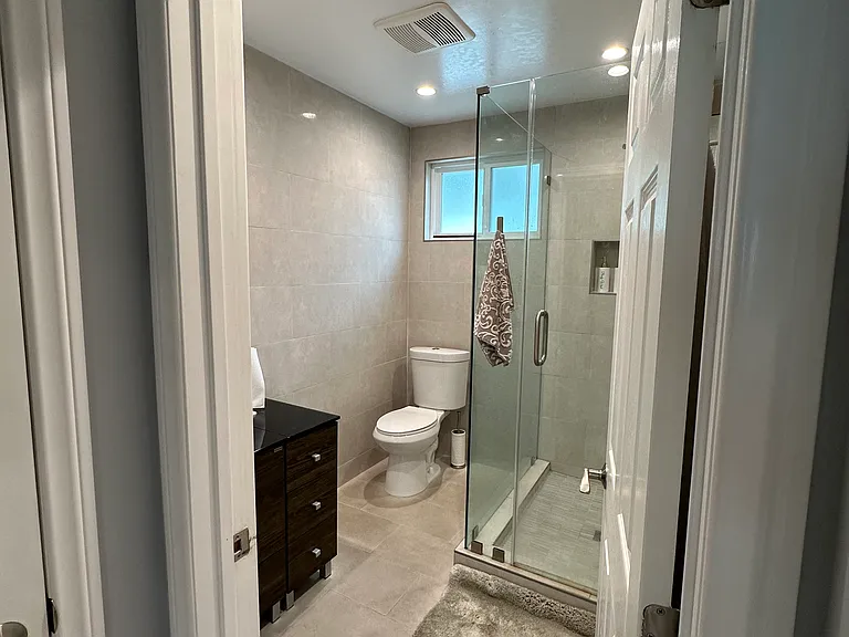 1312 Thompson Ave — Photo 15