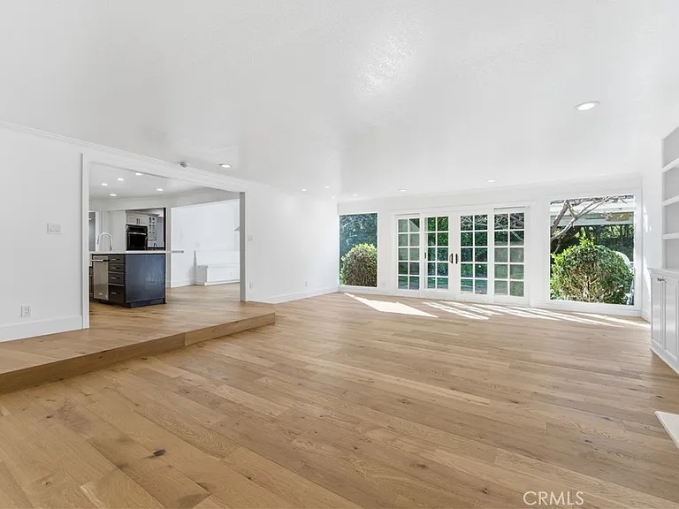 515 Kings Pl — Photo 25