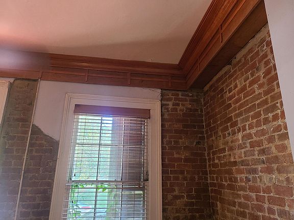 5th image of 1121 Thalia St