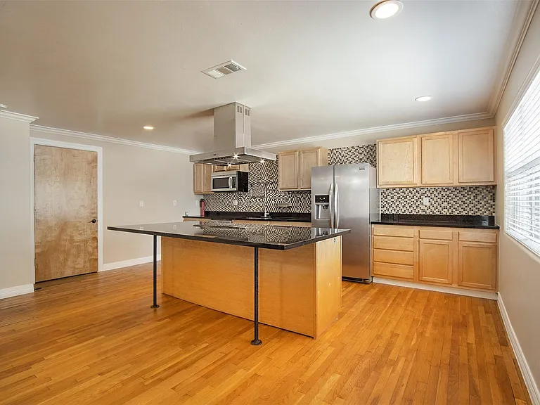 2098 Harland Dr — Photo 11