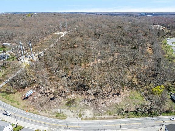 4th image of 994 Main Rd