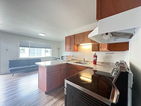 4th image of 1371 Lower Main St #18