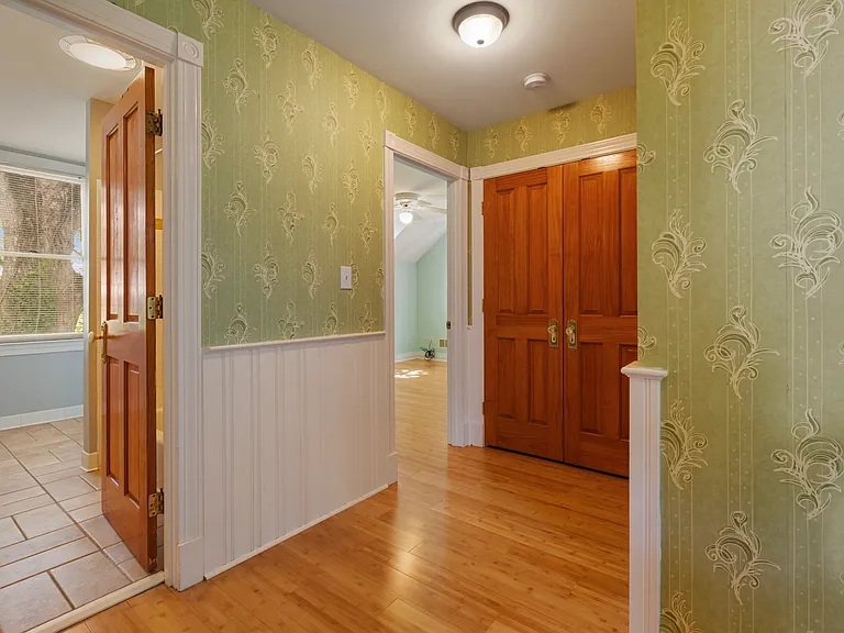 5820 Chamberlain Ln — Photo 48