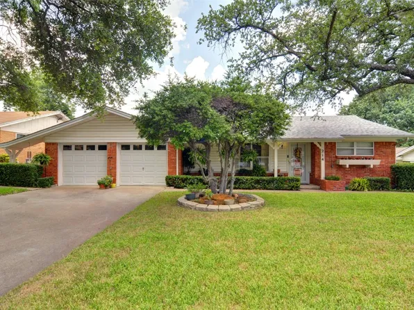214 Mildred Ln, Benbrook, TX 76126