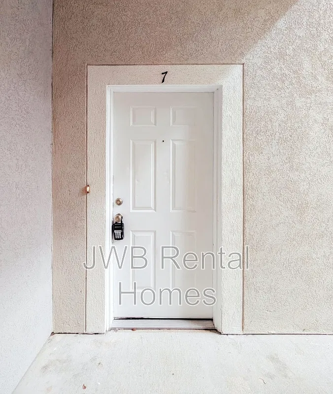 Cedar Hills — Photo 2
