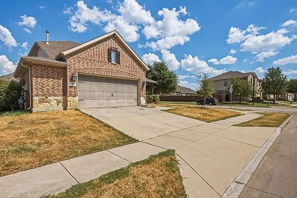 5 bed, 3.5 bath, 2714 sqft, $2,800 — Photo 1