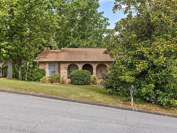 2nd image of 527 Woodcroft Dr
