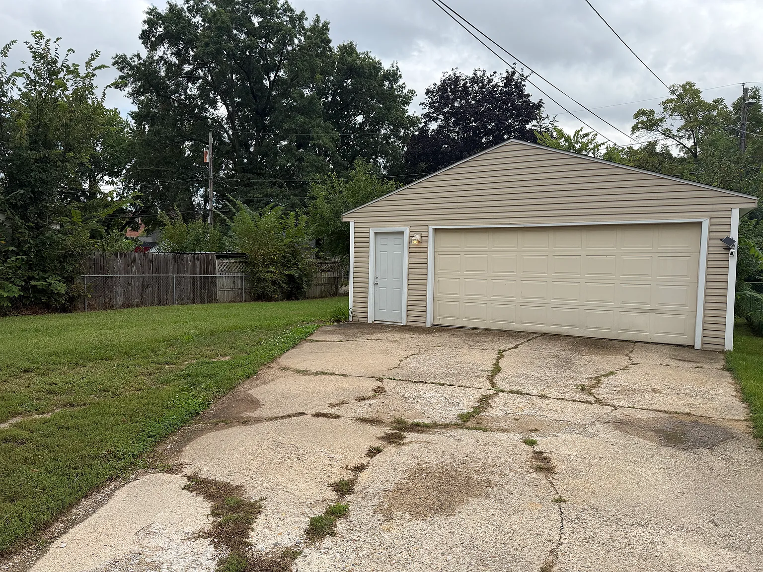 3 bed, 1332 sqft, $1,550 — Photo 3