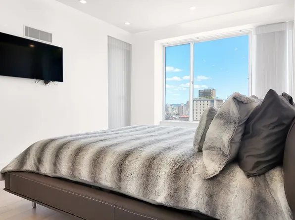 200 East 69th Street image 15 of 26