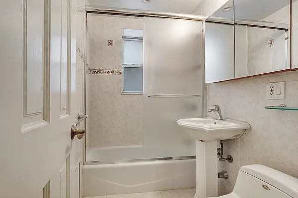 Rented by Bond New York | media 9