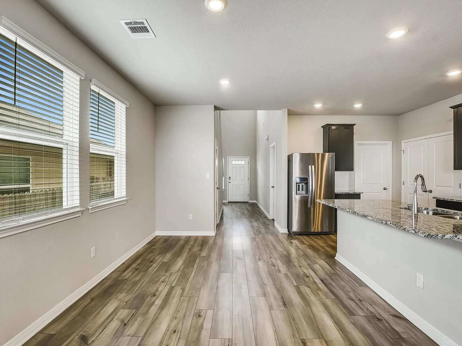 4 bed, 2047 sqft, $2,149 — Photo 4