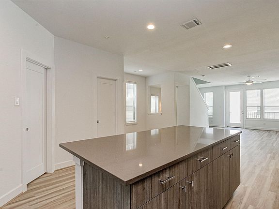 5th image of 482B S Centro Cir