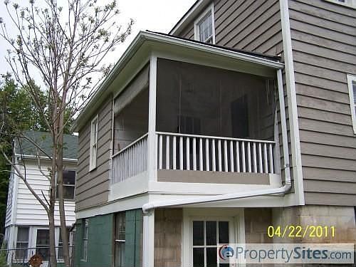4th image of 1003 McCausland St