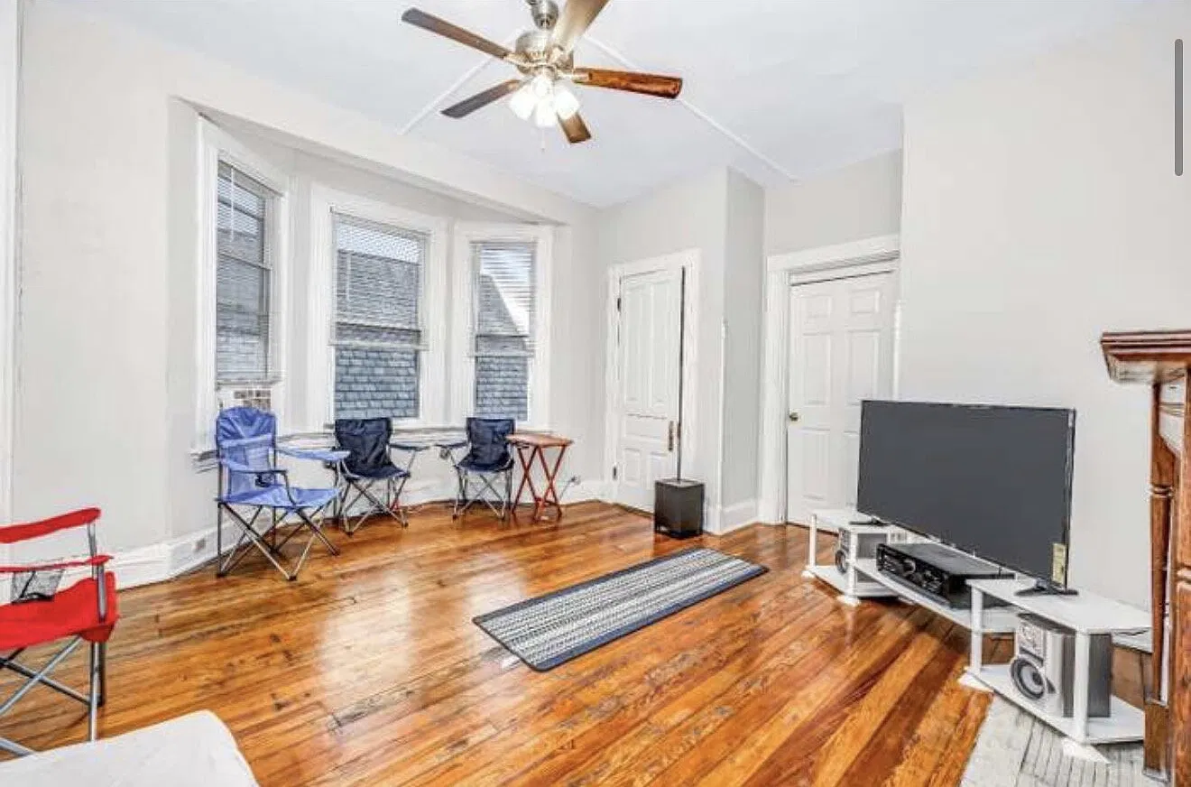5 bed, 2.0 bath, 1950 sqft, $3,075 — Photo 1