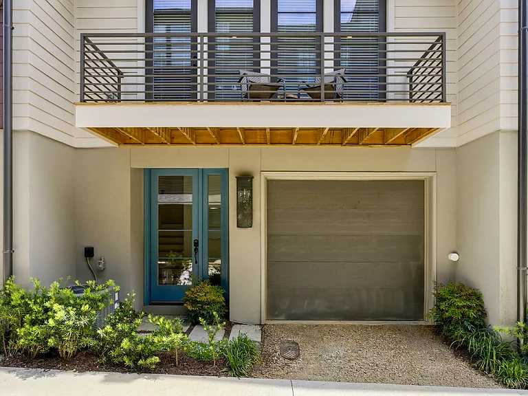 656 Bull St — Photo 1