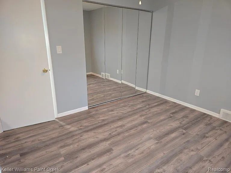 3105 Linwood Ave — Photo 20
