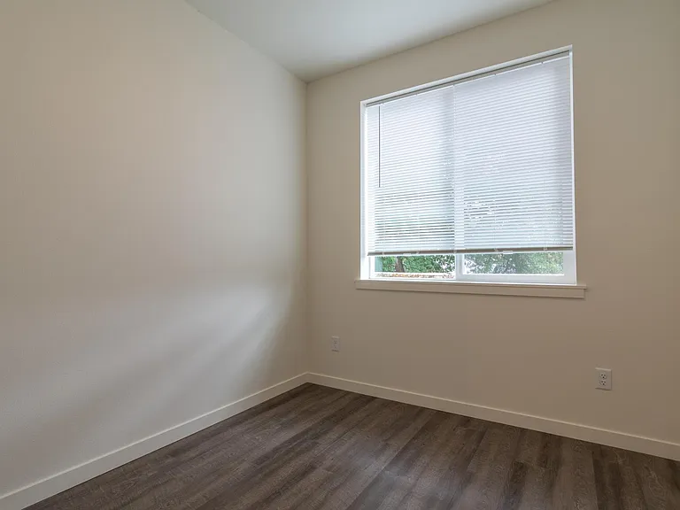 2630 NE Dekum St #4 — Photo 8