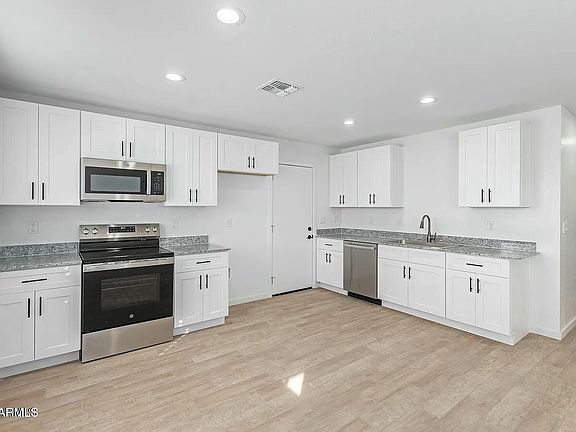2nd image of 428 S 97TH Place