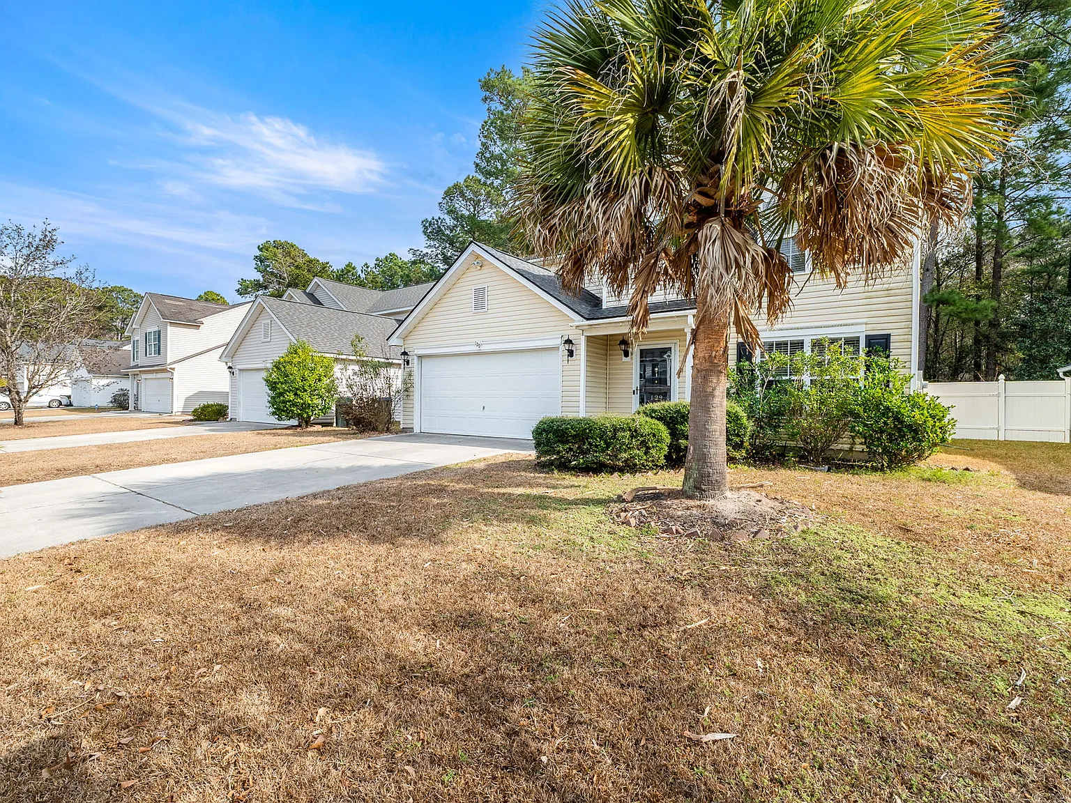 3 bed, 2.5 bath, 1715 sqft, $2,400 — Photo 3