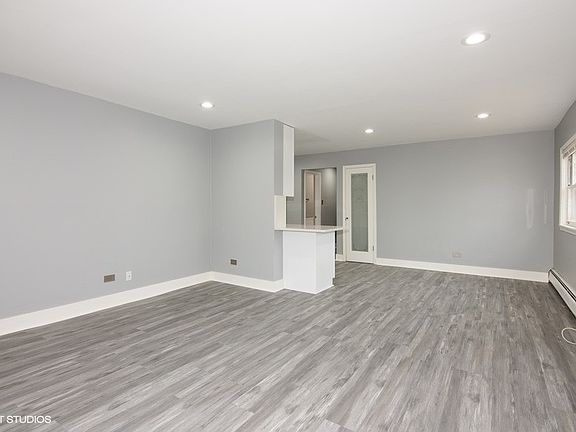 3rd image of 300 W Burlington Ave APT 4