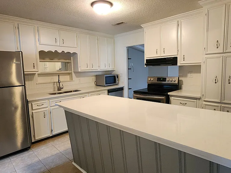 1120 Stratford Rd — Photo 10