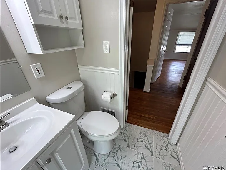 304 Wabash Ave — Photo 8