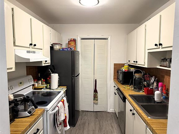 5th image of 802 SW 73rd Avenue #14