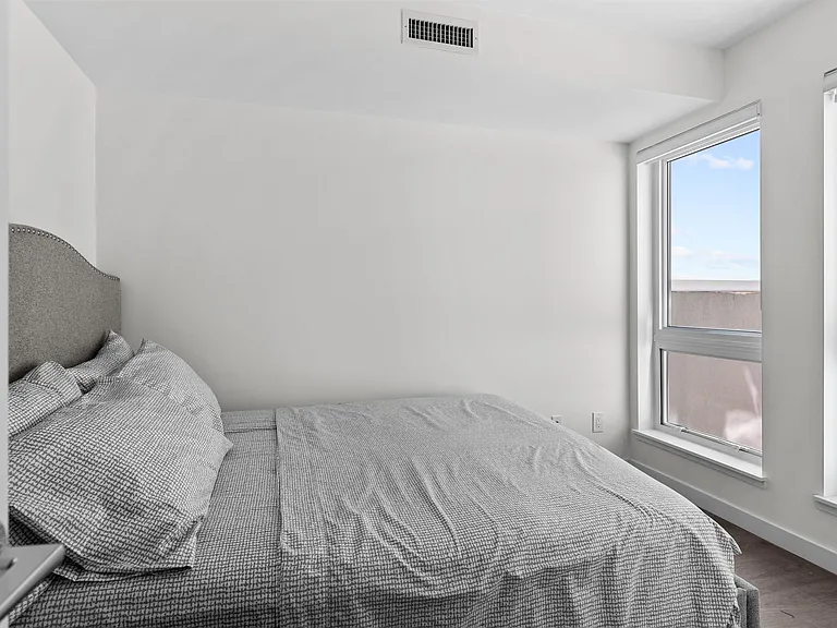 2551 Kingsway #404 — Photo 12